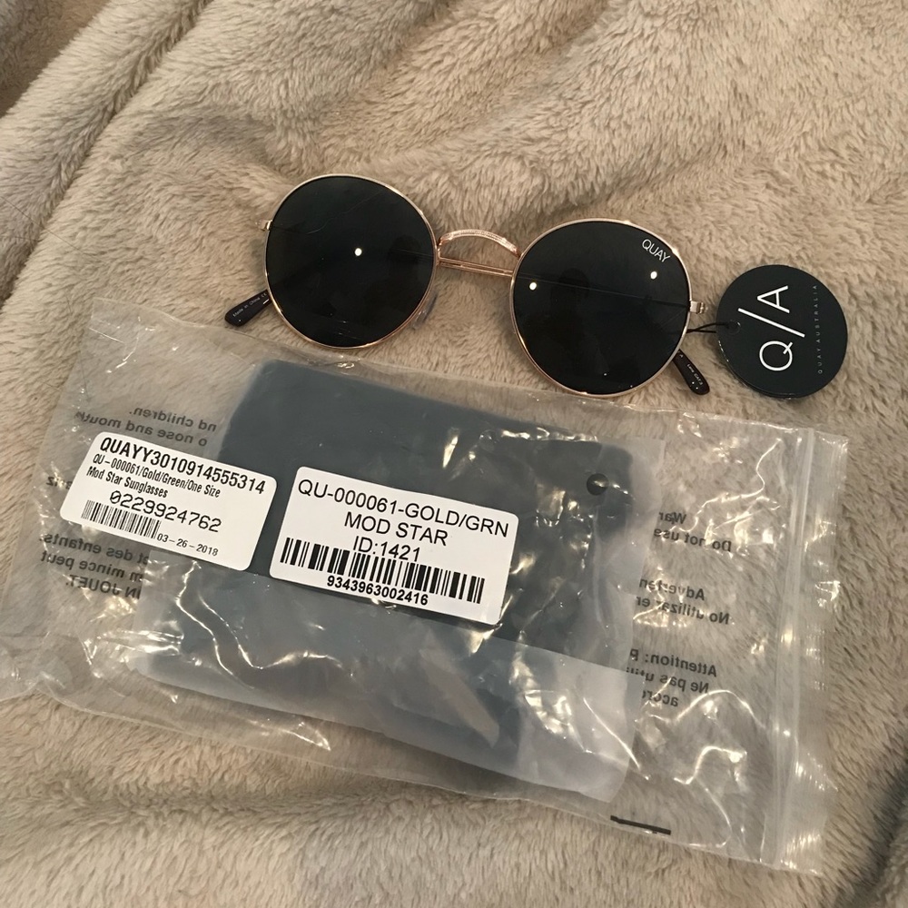 QUAY Mod Star Sunglasses Gold